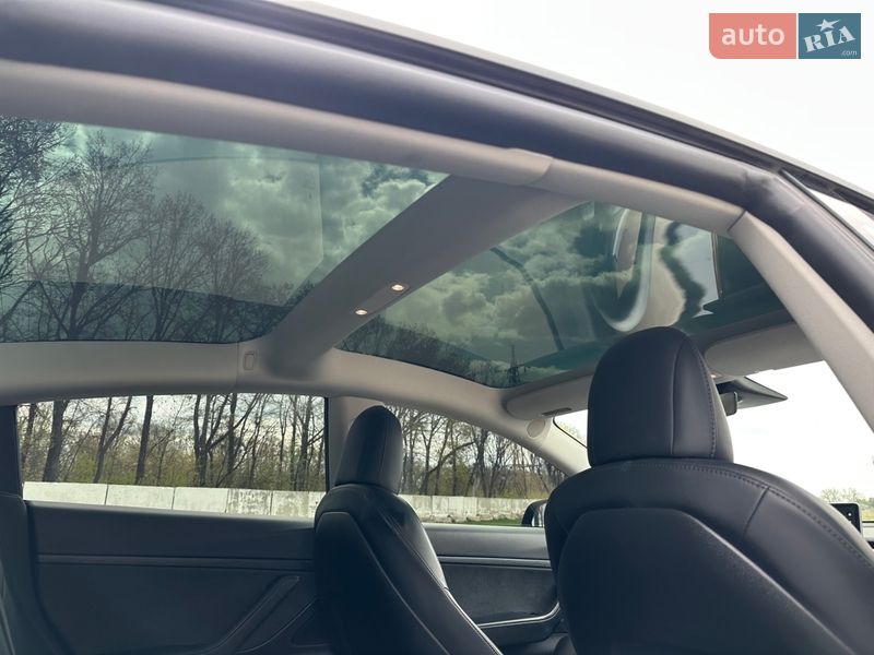 Седан Tesla Model 3 2021 в Луцке