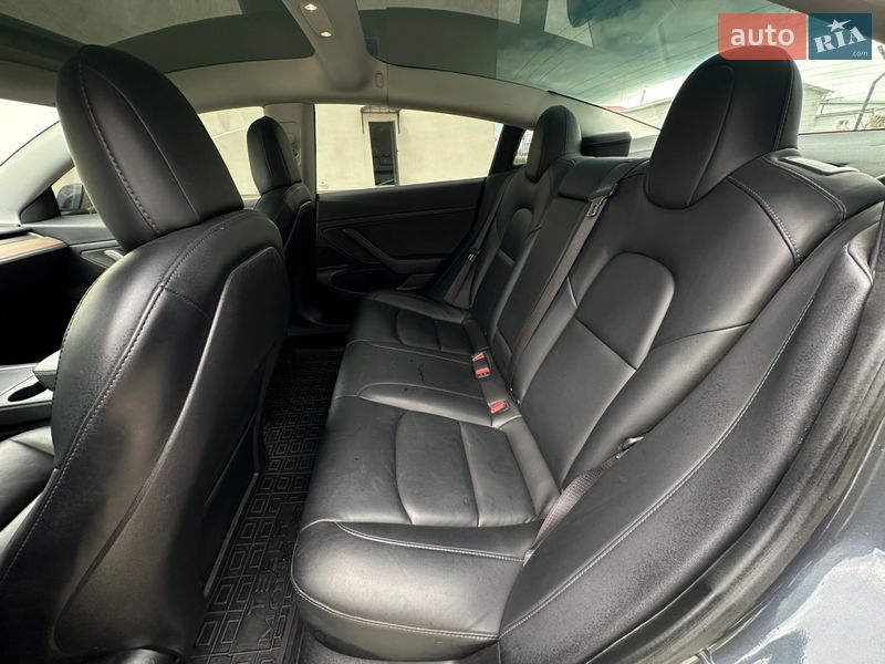 Седан Tesla Model 3 2021 в Луцке