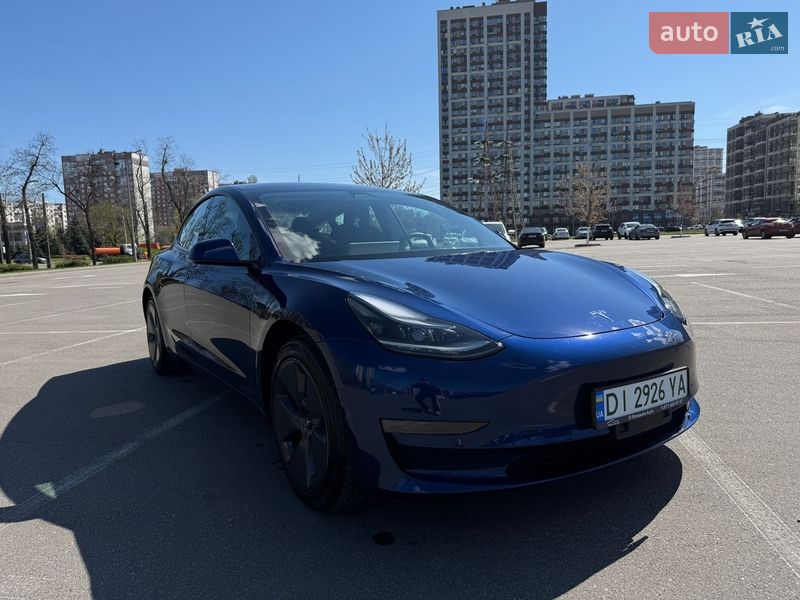 Седан Tesla Model 3 2021 в Киеве