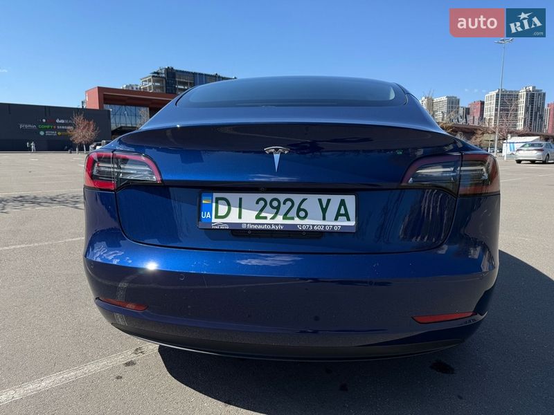 Седан Tesla Model 3 2021 в Киеве