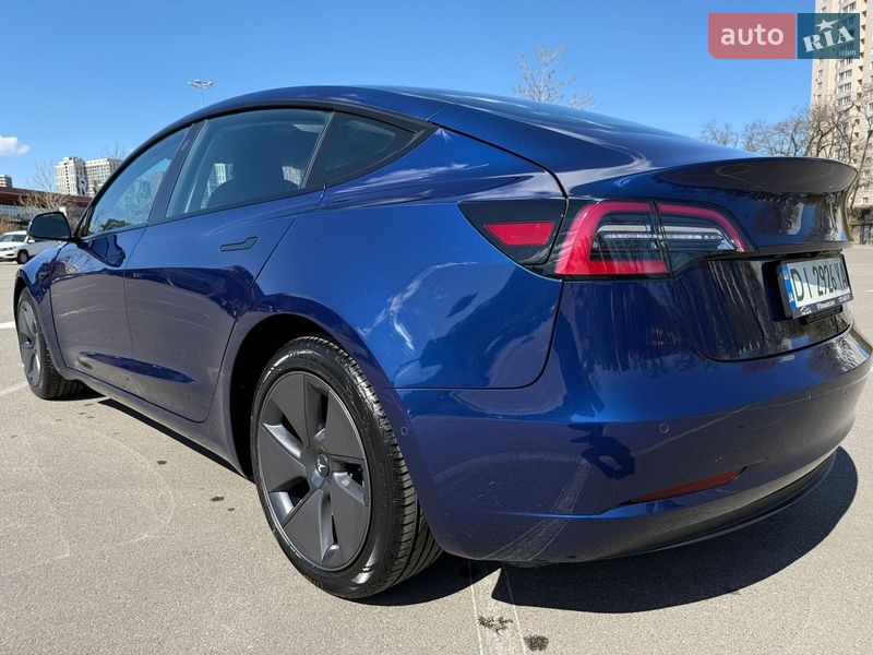 Седан Tesla Model 3 2021 в Киеве