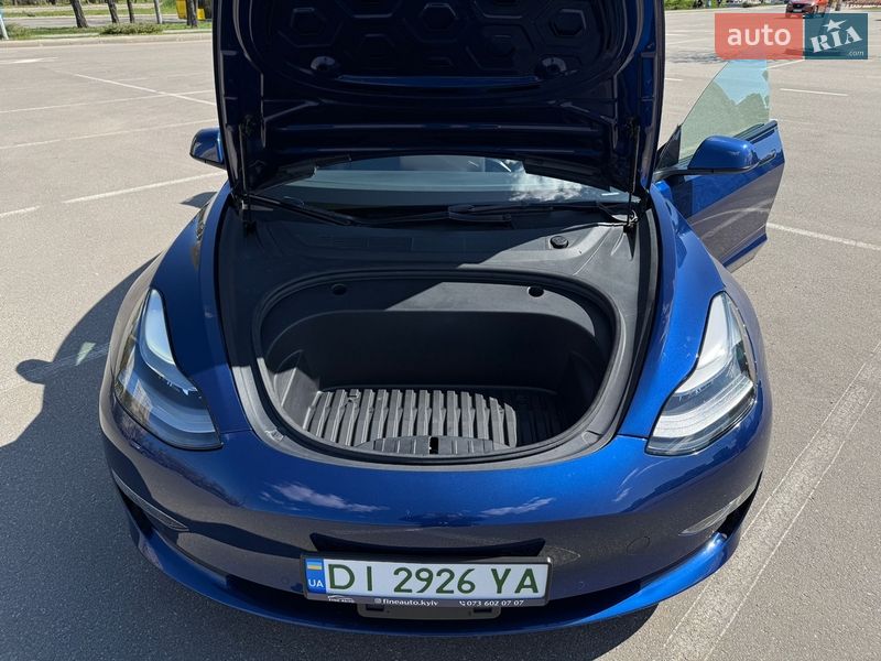 Седан Tesla Model 3 2021 в Києві