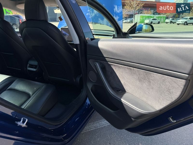 Седан Tesla Model 3 2021 в Києві