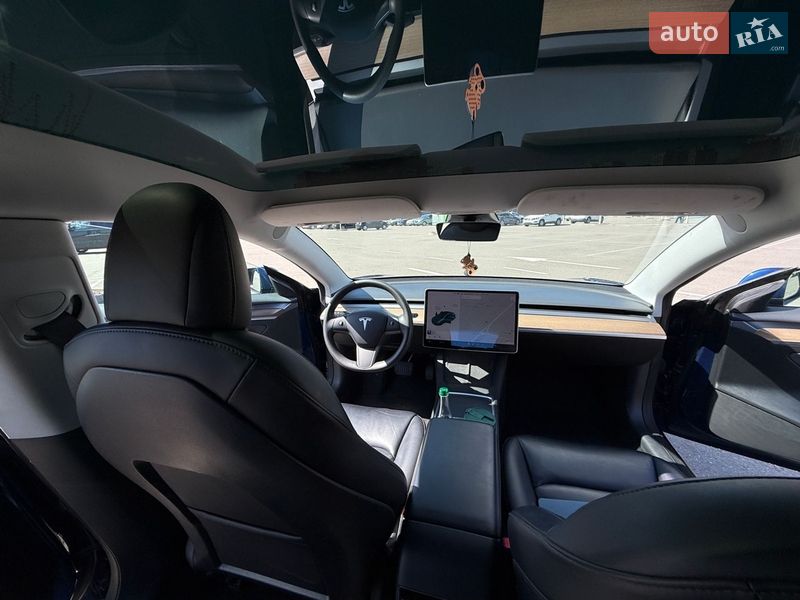 Седан Tesla Model 3 2021 в Киеве