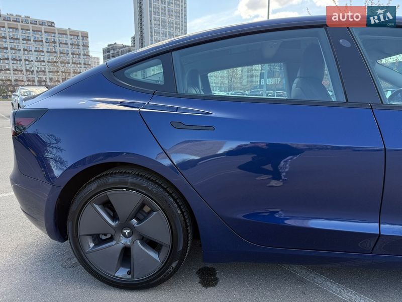 Седан Tesla Model 3 2021 в Киеве