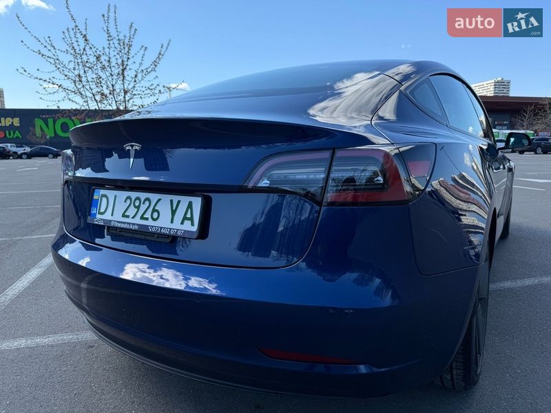 Седан Tesla Model 3 2021 в Киеве