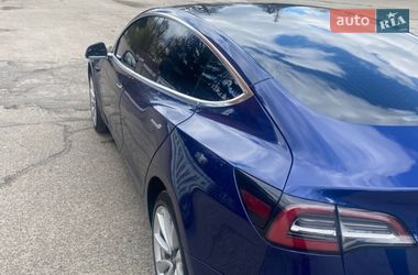 Седан Tesla Model 3 2017 в Валках