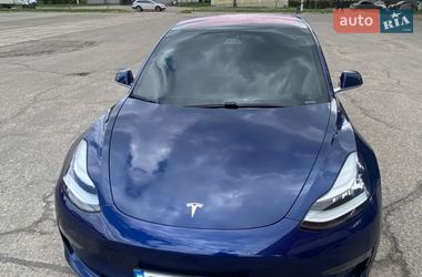 Седан Tesla Model 3 2017 в Валках