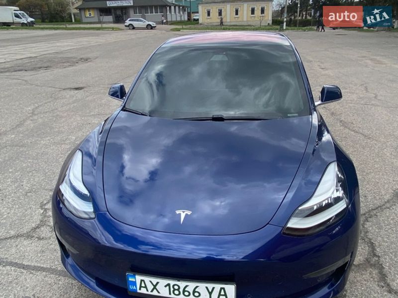 Седан Tesla Model 3 2017 в Валках