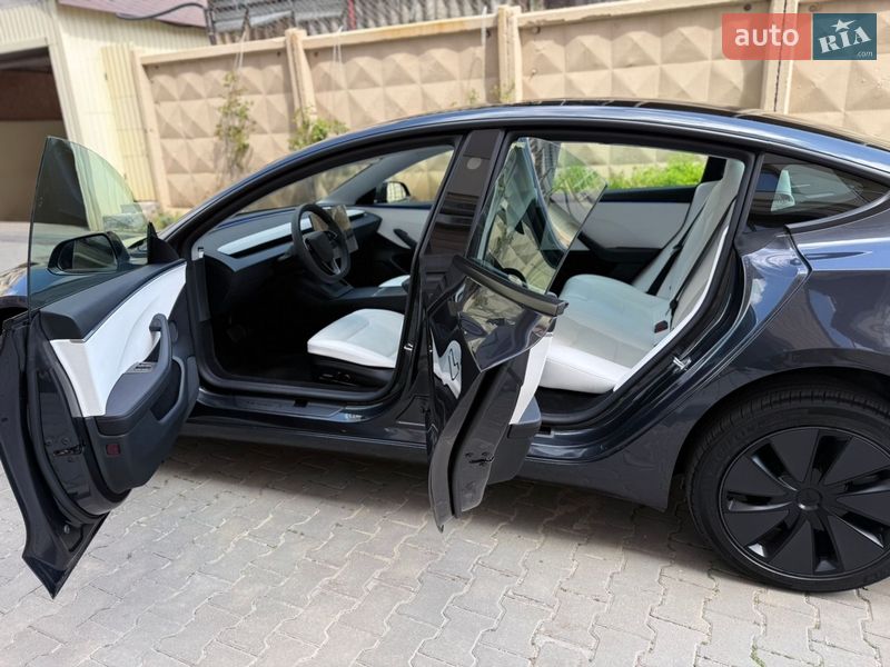 Седан Tesla Model 3 2025 в Одессе