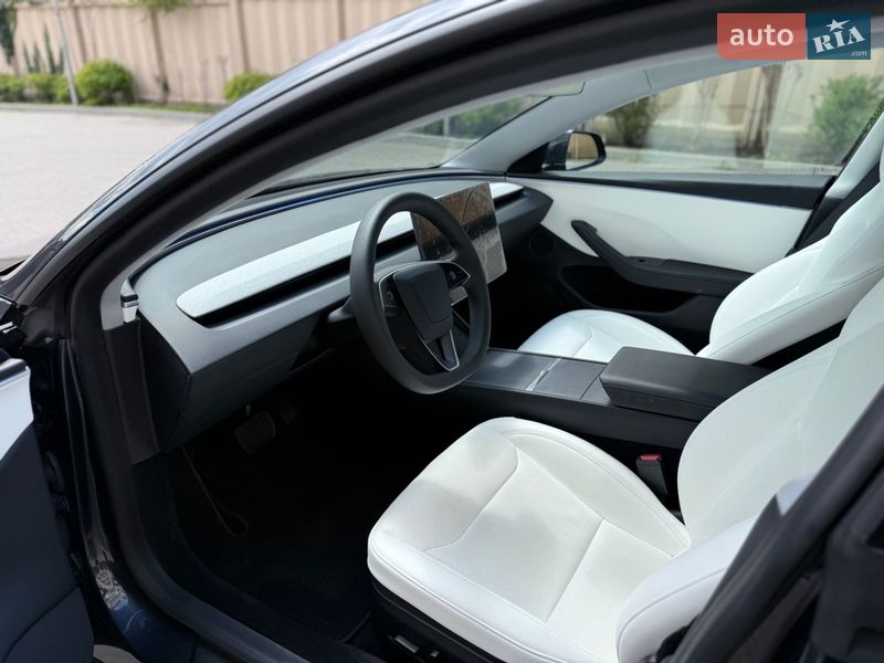 Седан Tesla Model 3 2025 в Одессе