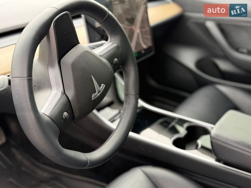 Седан Tesla Model 3 2020 в Киеве