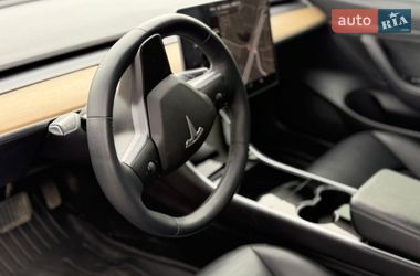 Седан Tesla Model 3 2020 в Киеве
