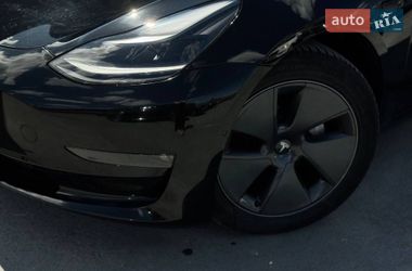 Седан Tesla Model 3 2022 в Ровно