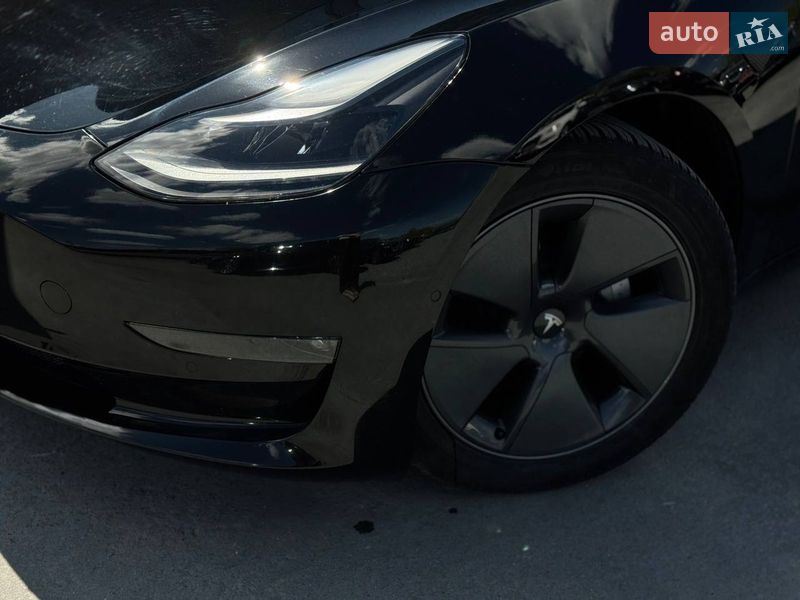 Седан Tesla Model 3 2022 в Ровно