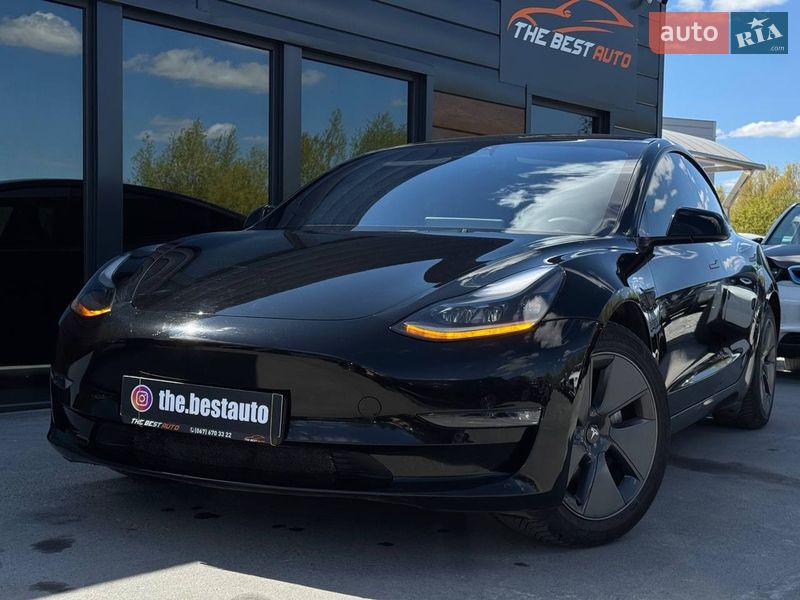 Седан Tesla Model 3 2022 в Ровно