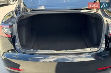 Седан Tesla Model 3 2022 в Ровно
