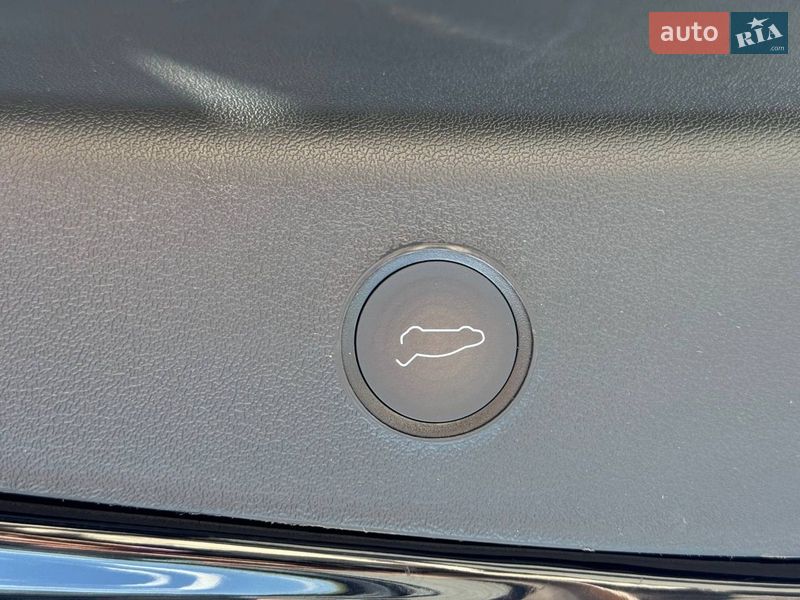 Седан Tesla Model 3 2022 в Ровно