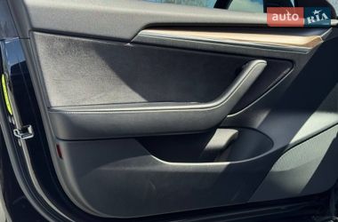 Седан Tesla Model 3 2022 в Ровно