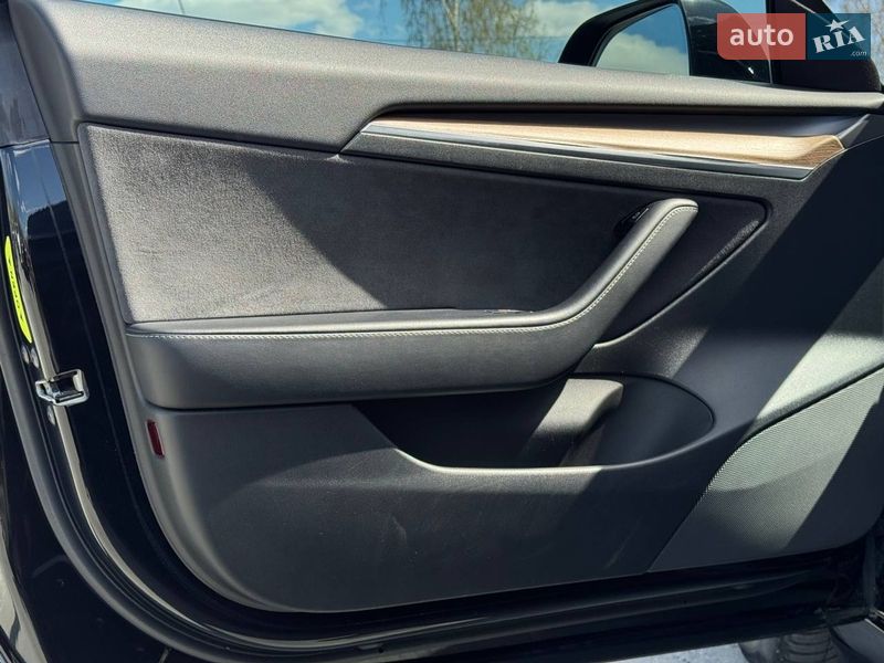 Седан Tesla Model 3 2022 в Ровно