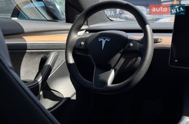 Седан Tesla Model 3 2022 в Ровно