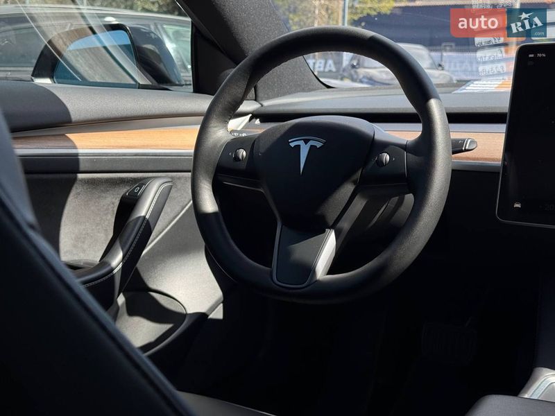 Седан Tesla Model 3 2022 в Ровно