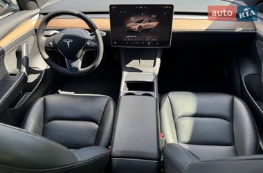 Седан Tesla Model 3 2022 в Ровно