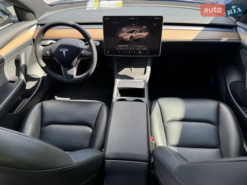 Седан Tesla Model 3 2022 в Ровно