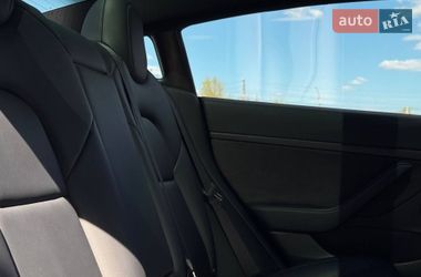 Седан Tesla Model 3 2022 в Ровно