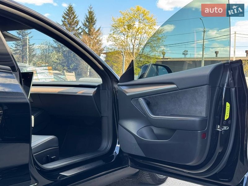 Седан Tesla Model 3 2022 в Ровно