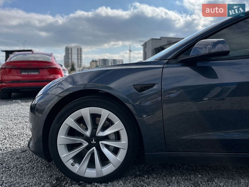 Седан Tesla Model 3 2022 в Киеве