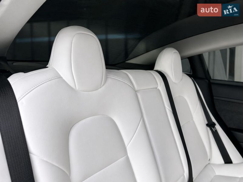 Седан Tesla Model 3 2022 в Киеве