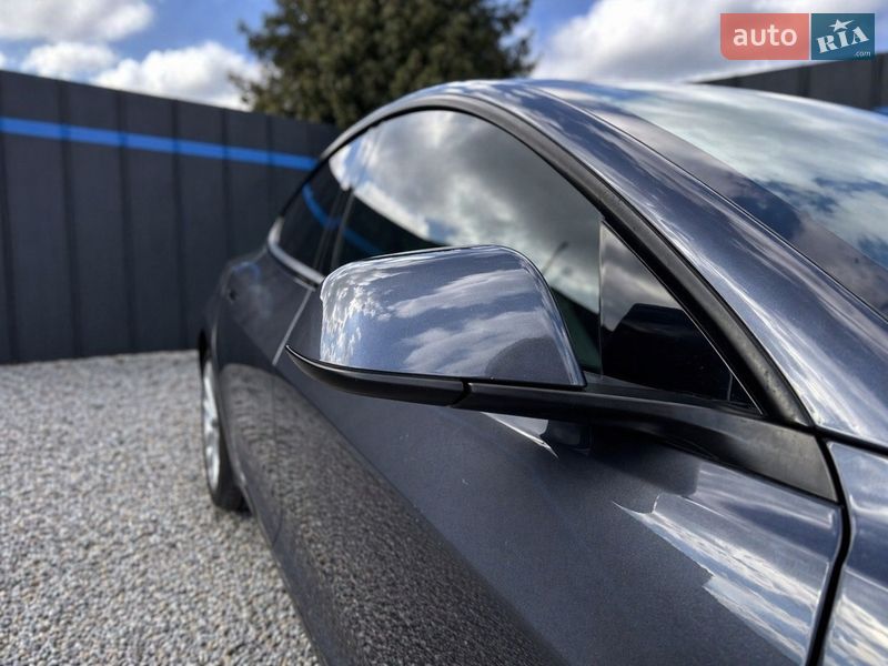Седан Tesla Model 3 2022 в Киеве