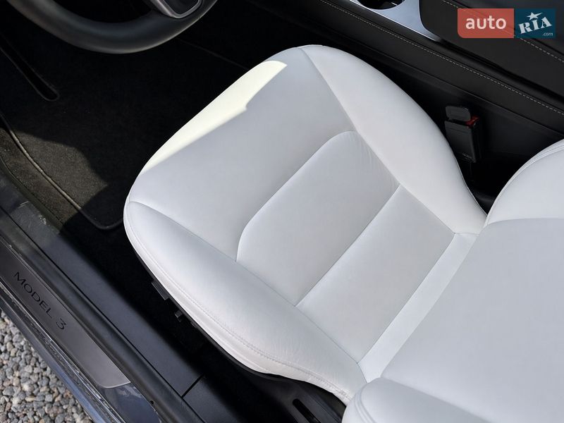 Седан Tesla Model 3 2022 в Киеве