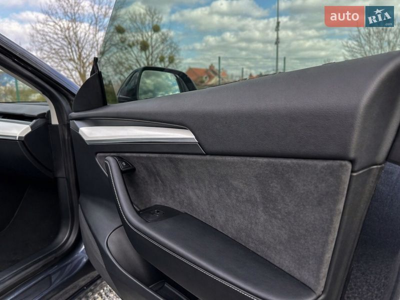 Седан Tesla Model 3 2022 в Киеве