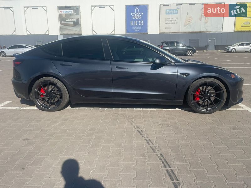 Седан Tesla Model 3 2024 в Киеве