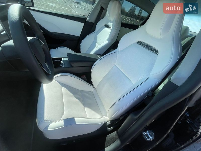 Седан Tesla Model 3 2024 в Киеве