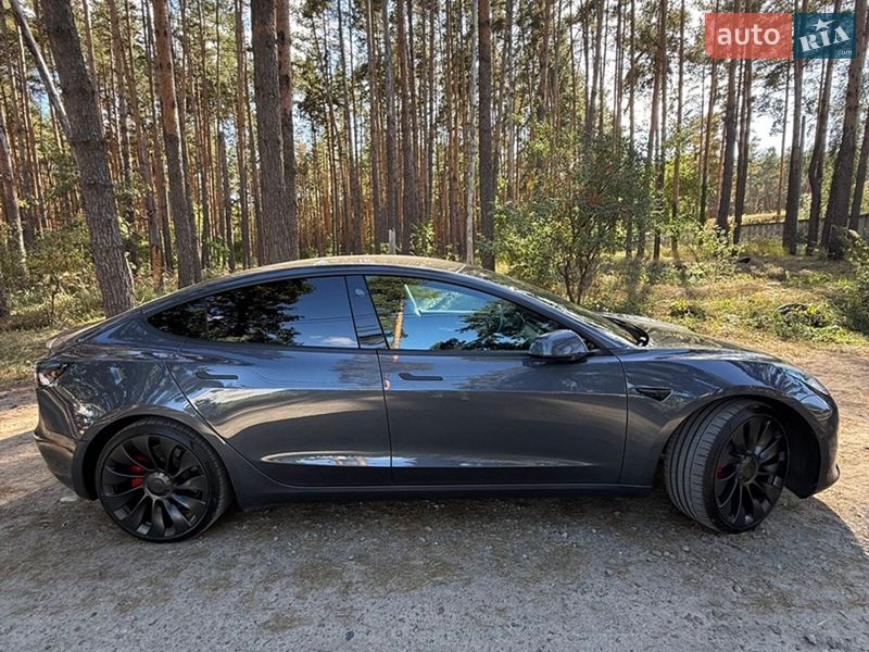 Седан Tesla Model 3 2022 в Ірпені