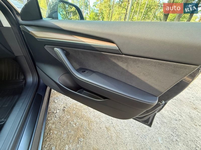 Седан Tesla Model 3 2022 в Ірпені