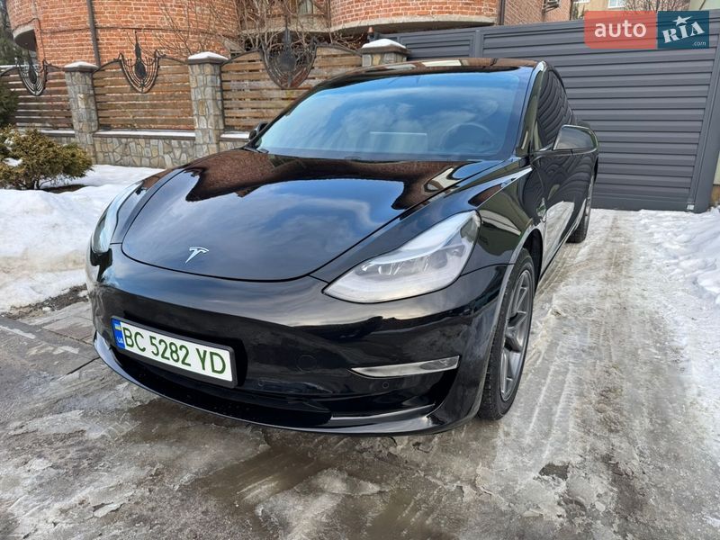 Tesla Model 3 2020