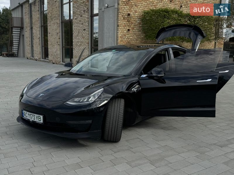 Седан Tesla Model 3 2019 в Луцке