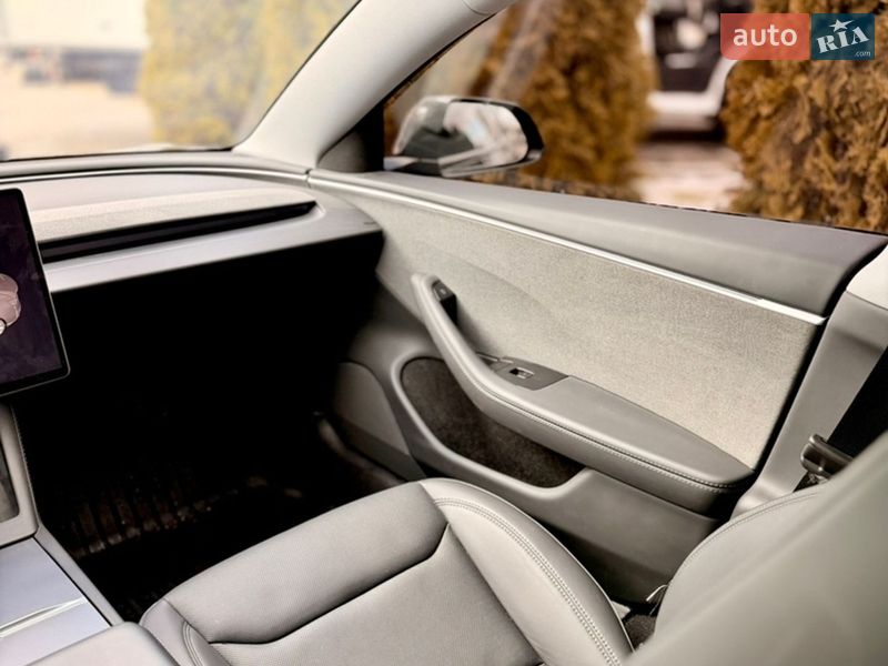 Седан Tesla Model 3 2024 в Харькове