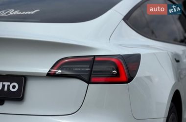 Седан Tesla Model 3 2022 в Киеве фото 22 Седан Tesla Model 3 2022 в Киеве