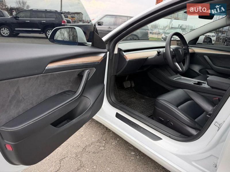 Седан Tesla Model 3 2022 в Киеве фото 72 Седан Tesla Model 3 2022 в Киеве