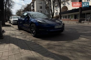 Седан Tesla Model 3 2021 в Луцке