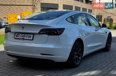 Седан Tesla Model 3 2018 в Львове
