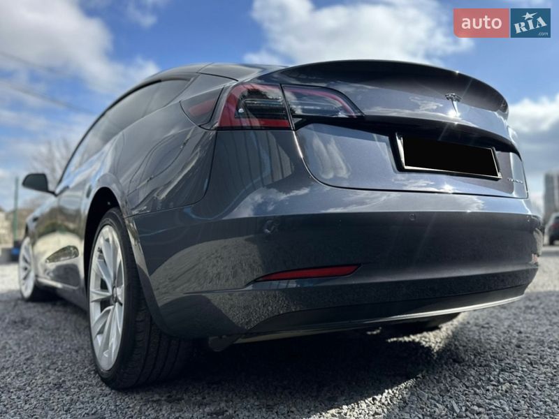 Седан Tesla Model 3 2022 в Киеве