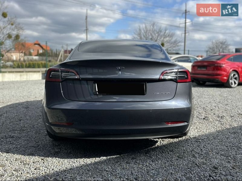 Седан Tesla Model 3 2022 в Киеве