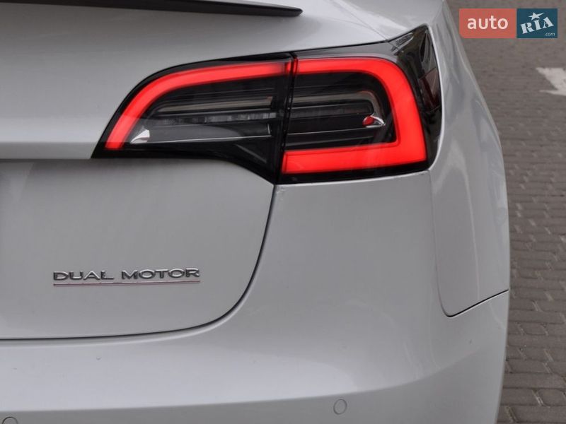 Седан Tesla Model 3 2019 в Одесі