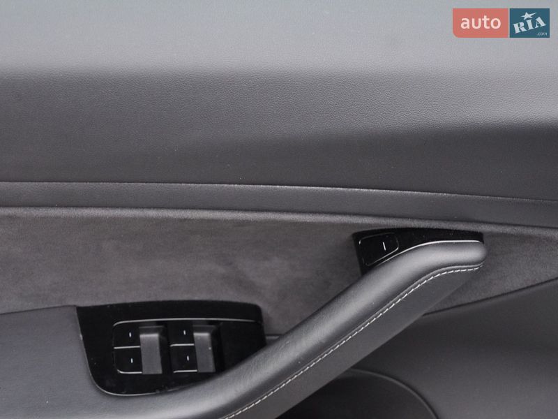 Седан Tesla Model 3 2019 в Одесі